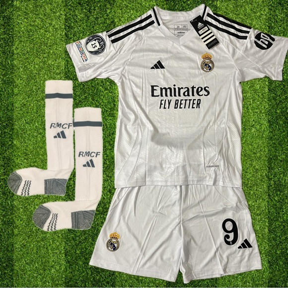 Adidas Real Madrid Mbappe #9 White Home Jersey kids set socks included - Picture 2 of 2